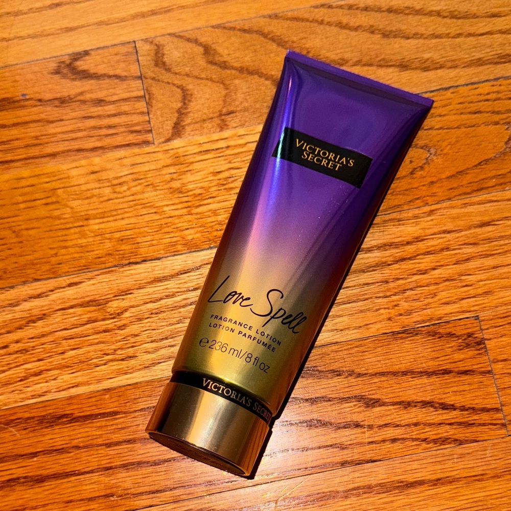 Victoria's Secret Love Spell Lotion - Purple and Gold